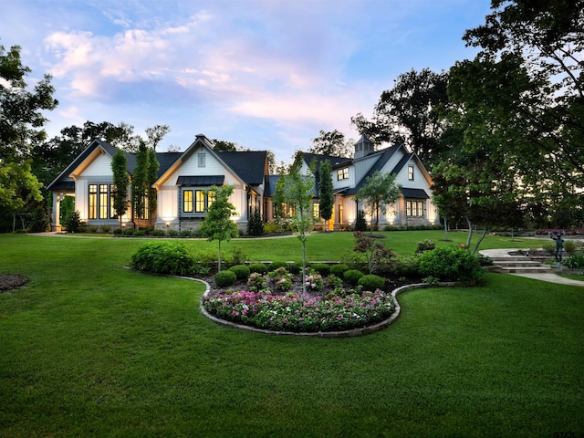 view of front of home featuring a yard