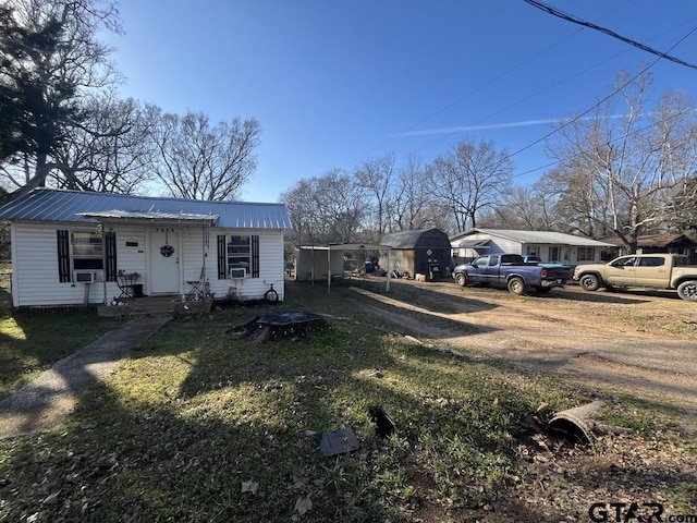 view of yard with dirt driveway