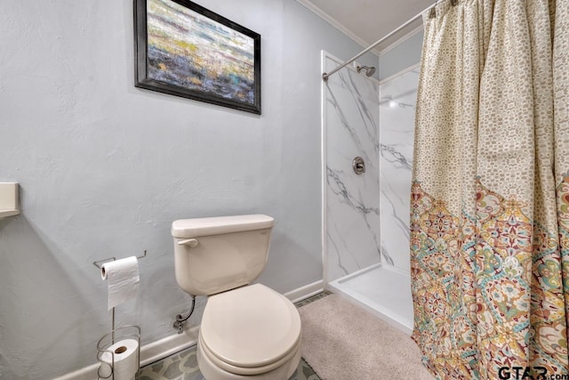 full bath with toilet, a textured wall, a stall shower, and ornamental molding