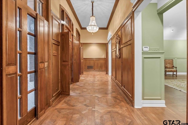 612 Rosemont Pl, Ii Place, Tyler, TX 75701 - hallway featuring a decorative wall, a chandelier, crown molding, and wainscoting