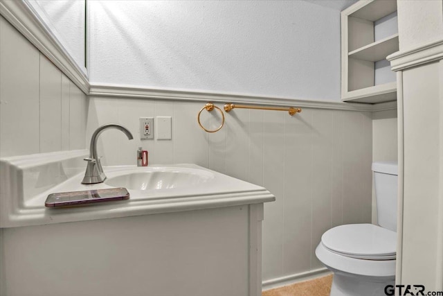 612 Rosemont Pl, Ii Place, Tyler, TX 75701 - bathroom featuring vanity, a decorative wall, and wainscoting