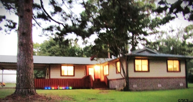 ranch-style home featuring a front yard