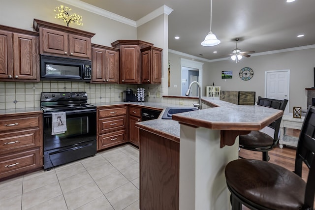 21327 Altuda Ln, Flint, TX 75762 - kitchen featuring black appliances, a kitchen breakfast bar, a peninsula, backsplash, and ornamental molding
