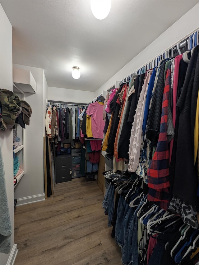 21327 Altuda Ln, Flint, TX 75762 - walk in closet featuring wood finished floors