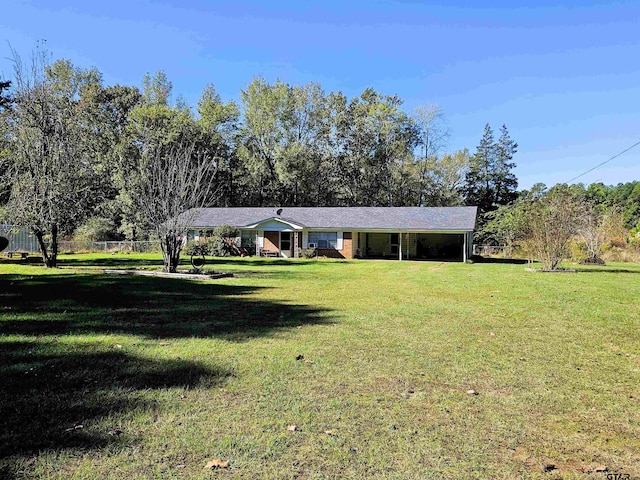 single story home featuring a front lawn