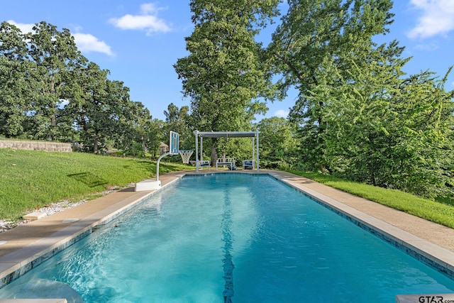 7031 Ridge Place Cir, Tyler, TX 75703 - outdoor pool featuring a lawn