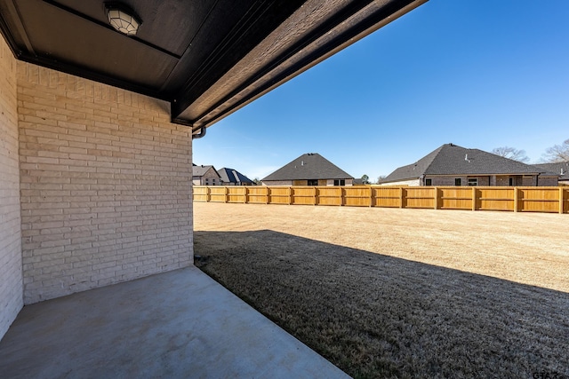 view of yard featuring a patio