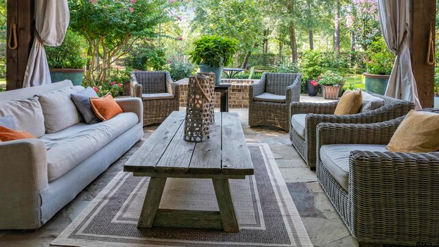 view of patio featuring an outdoor hangout area