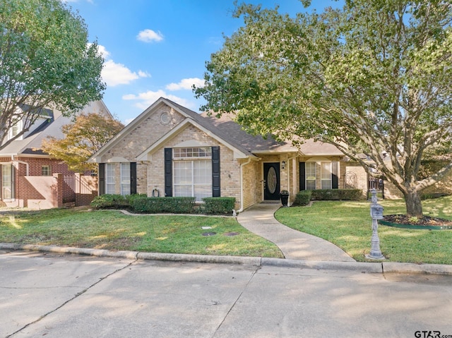 view of front of home featuring a front lawn