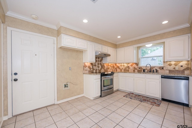 5607 Bostick Dr, Tyler, TX 75707 - kitchen with stainless steel appliances, a sink, under cabinet range hood, white cabinets, and tasteful backsplash