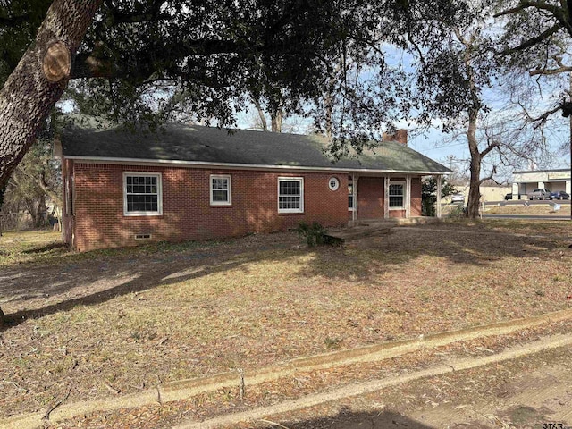 single story home with a front yard