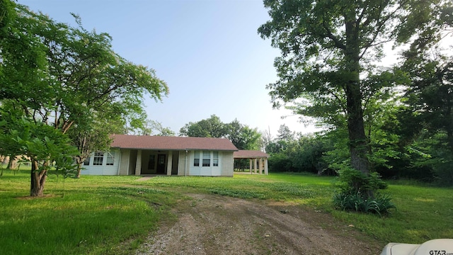 20501 Jak Ln, Chandler, TX 75758 - ranch-style house with driveway and a front lawn