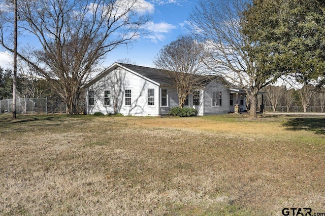 single story home featuring a front yard