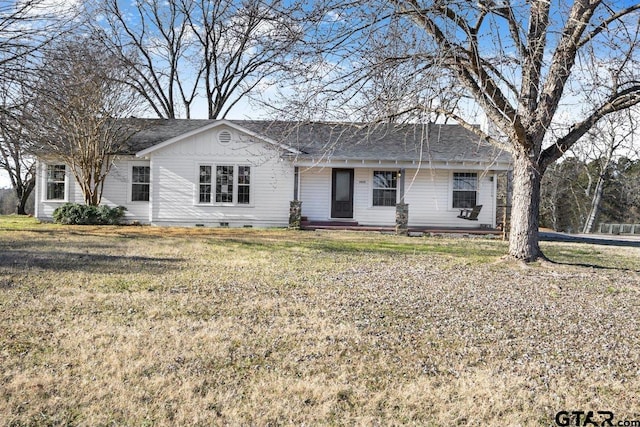 ranch-style house featuring a front yard