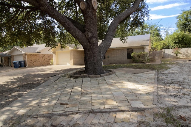 view of front facade featuring a garage