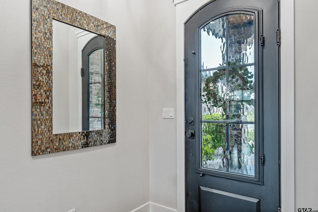 7306 Tule Creek Ln, Tyler, TX 75703 - entrance foyer featuring baseboards
