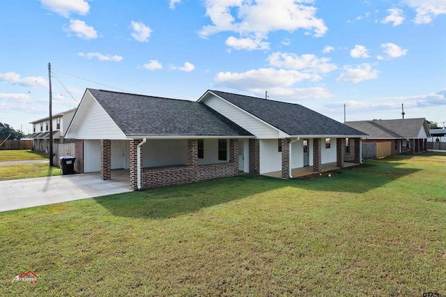 single story home with a front yard