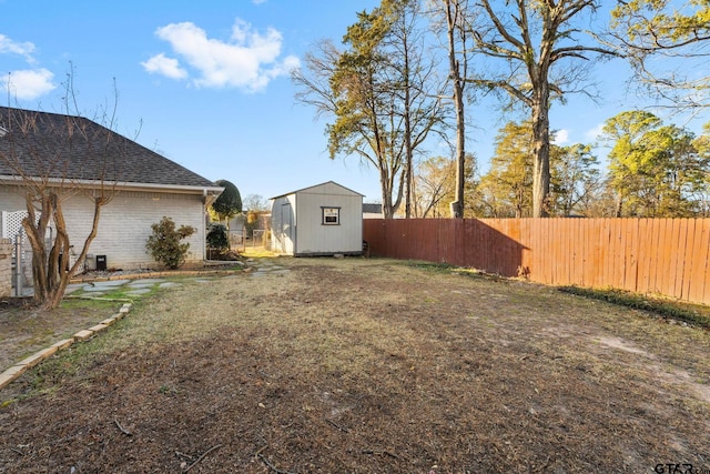 view of yard with a storage shed