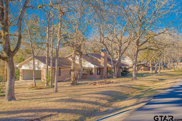 view of front of house with a front lawn