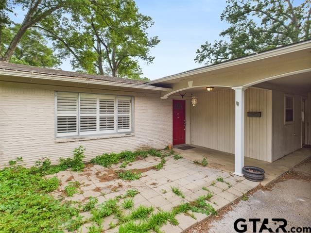 3323 S Keaton Ave, Tyler, TX 75701 - property entrance featuring a patio