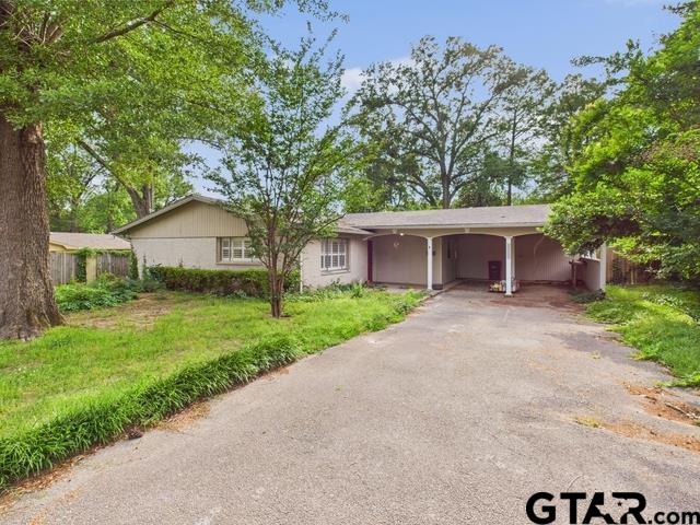 3323 S Keaton Ave, Tyler, TX 75701 - single story home featuring a carport, driveway, and a front lawn