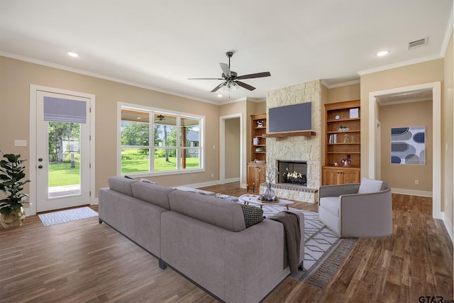 14524 Woodland Creek Dr, Tyler, TX 75706 - living area with wood finished floors, baseboards, ceiling fan, crown molding, and recessed lighting