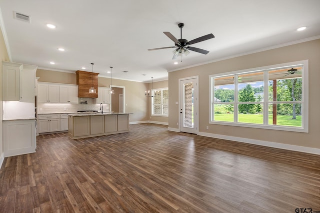 14524 Woodland Creek Dr, Tyler, TX 75706 - kitchen with ceiling fan, crown molding, backsplash, open floor plan, and an island with sink