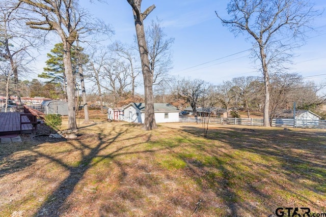 view of yard featuring a storage unit