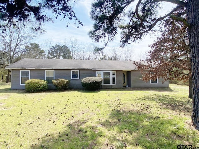 view of front of property with a front lawn