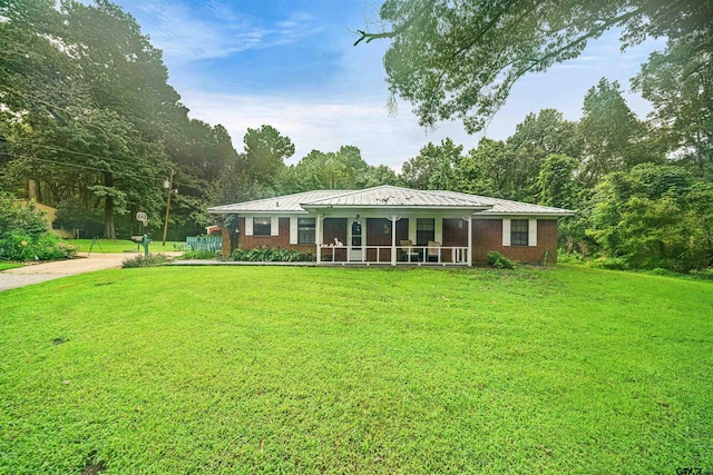 view of front facade with a front lawn and a porch