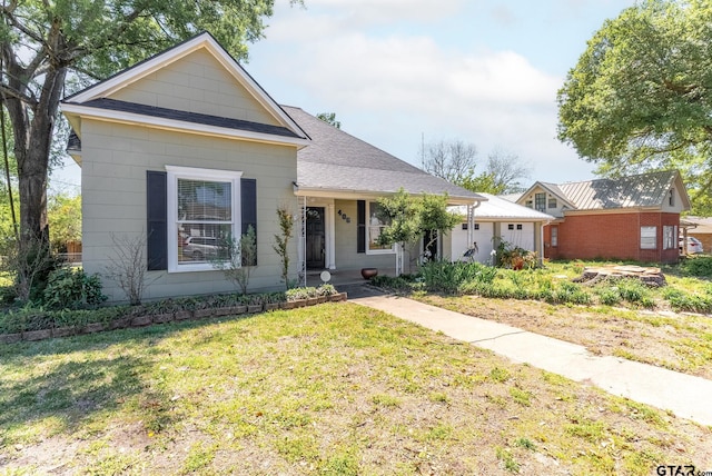 ranch-style home with a front yard