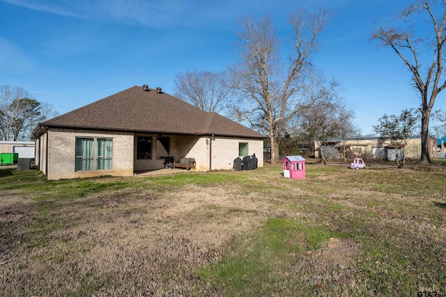 back of house with a lawn