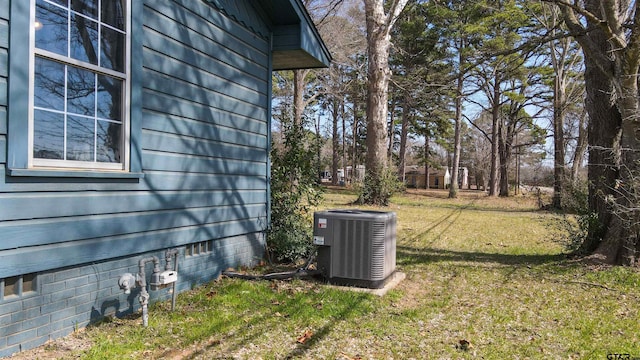 view of yard featuring cooling unit