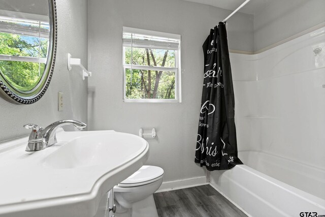 616 Arizona Ave, Wake Village, TX 75501 - full bathroom with shower / tub combo, baseboards, a sink, toilet, and wood finished floors