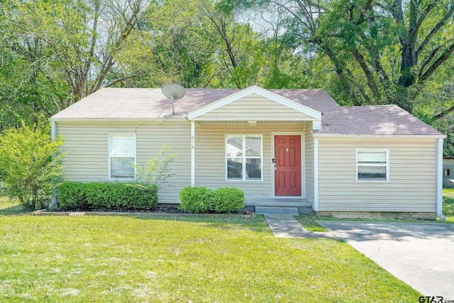 616 Arizona Ave, Wake Village, TX 75501 - view of front of property featuring roof with shingles and a front lawn