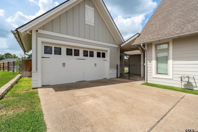 14611 Twin Pines Ln, Lindale, TX 75771 - garage featuring driveway