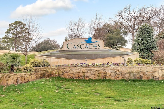 community sign with a lawn