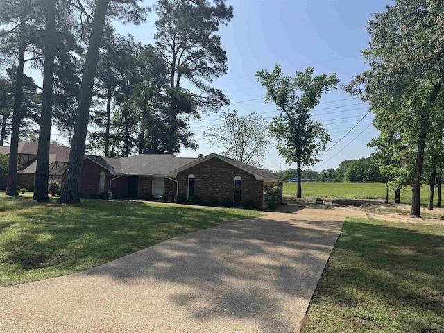 8856 Pleasant Hill Cir, Tyler, TX 75707 - view of front of house featuring brick siding, driveway, and a front yard