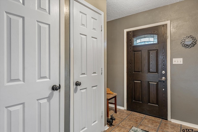 foyer entrance featuring a textured ceiling