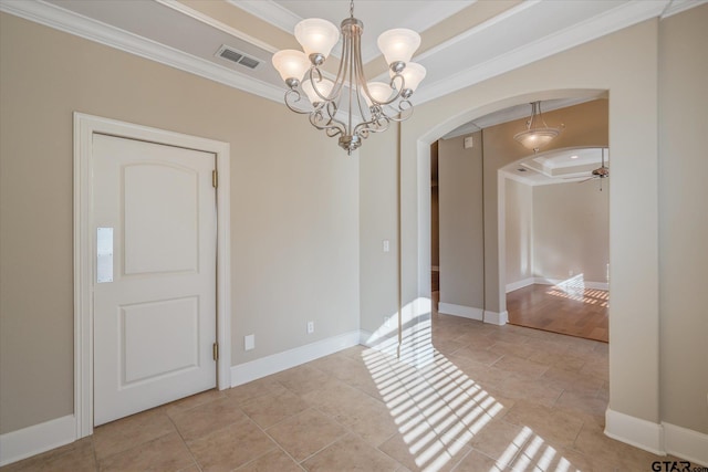 empty room featuring ceiling fan with notable chandelier and ornamental molding