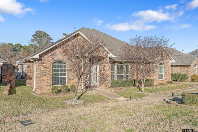 view of front of house with a front lawn