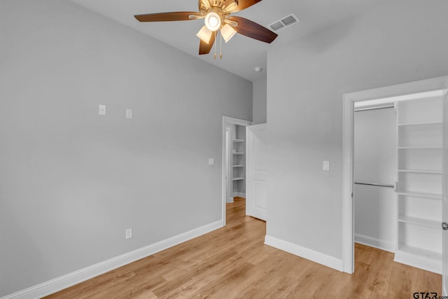 19175 Seneca Dr, Flint, TX 75762 - unfurnished bedroom featuring a closet, light wood-style floors, a walk in closet, and a ceiling fan