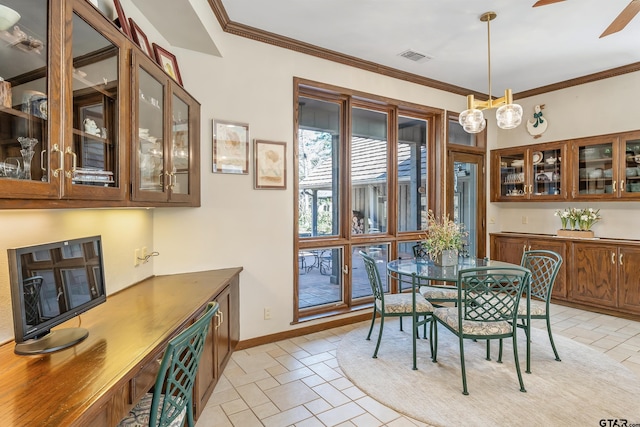 dining area with ornamental molding, a ceiling fan, visible vents, and baseboards