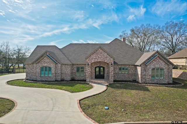 view of front of home with a front lawn