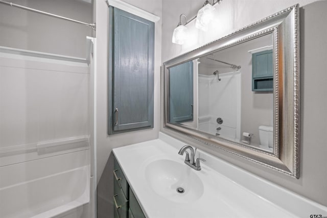 230 N Henderson St, Rusk, TX 75785 - full bath featuring toilet, vanity, and shower / bathing tub combination