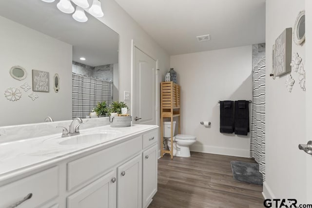 full bath with baseboards, toilet, a shower with curtain, wood finished floors, and vanity