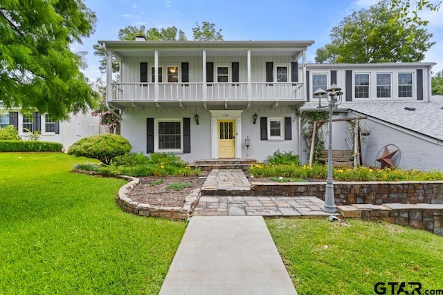 2318 S Chilton Ave, Tyler, TX 75701 - front facade with a balcony and a front yard