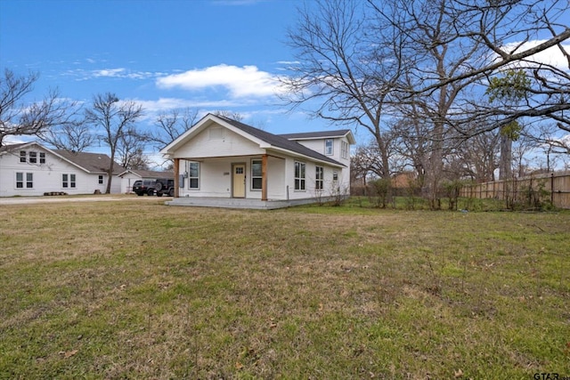 view of front of property featuring covered porch and a front lawn