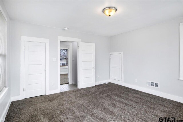 unfurnished bedroom with carpet flooring and a closet