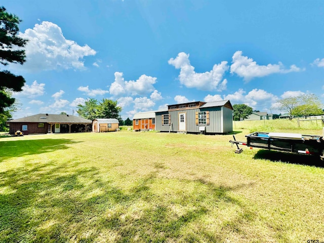 view of yard featuring a storage shed